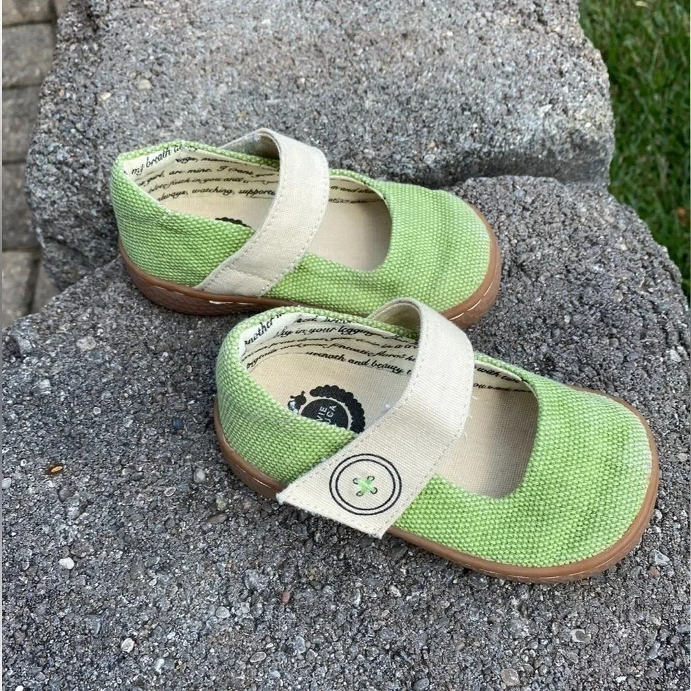 LIVIE & LUCA, SIZE 5 MARY JANES (LIKE NEW), & REEF, SIZE 3/4 SANDALS (NEW). BR